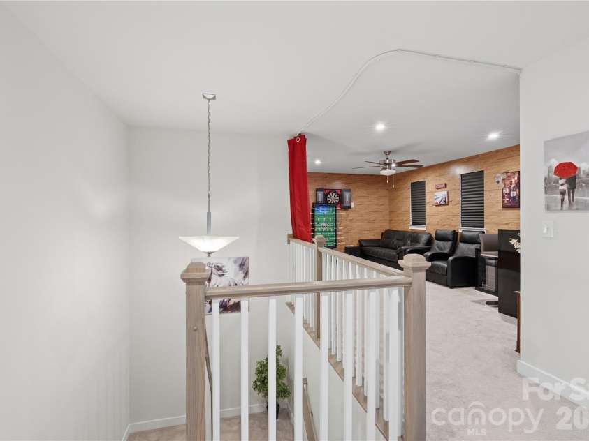10158 Paper Birch Drive, Charlotte, NC 28215.  MLS# CAR4373913, YatesRealty ID 36070. Loft