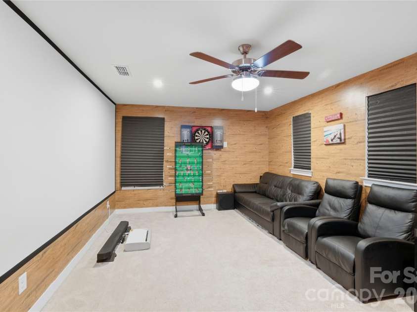 10158 Paper Birch Drive, Charlotte, NC 28215.  MLS# CAR4373913, YatesRealty ID 36070. Loft