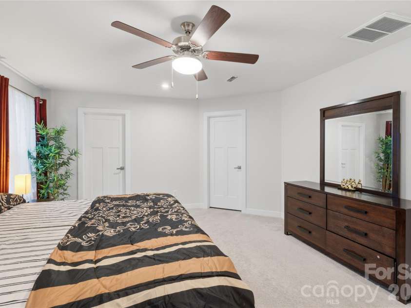 10158 Paper Birch Drive, Charlotte, NC 28215.  MLS# CAR4373913, YatesRealty ID 36070. Master Bedroom