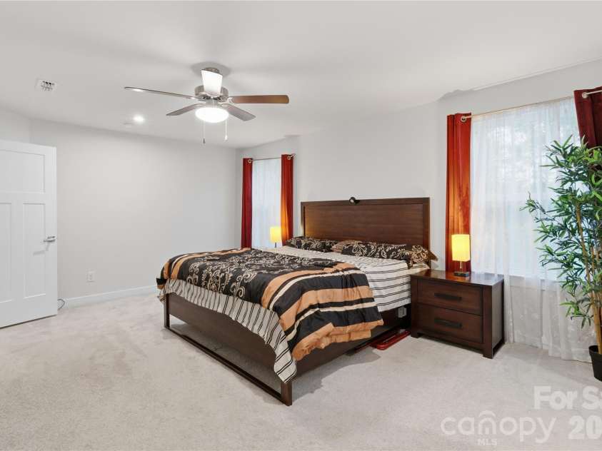 10158 Paper Birch Drive, Charlotte, NC 28215.  MLS# CAR4373913, YatesRealty ID 36070. Master Bedroom