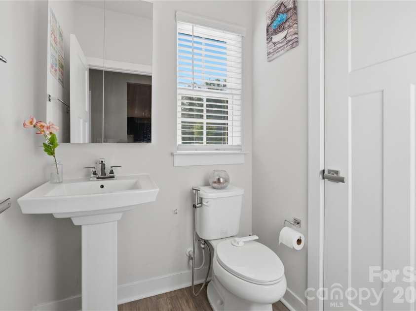 10158 Paper Birch Drive, Charlotte, NC 28215.  MLS# CAR4373913, YatesRealty ID 36070. Powder Room