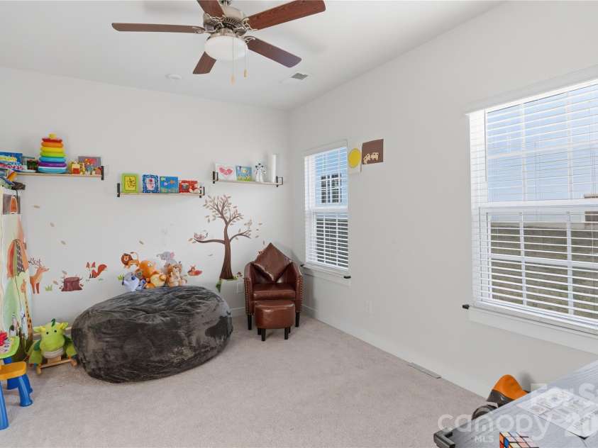 10158 Paper Birch Drive, Charlotte, NC 28215.  MLS# CAR4373913, YatesRealty ID 36070. Study