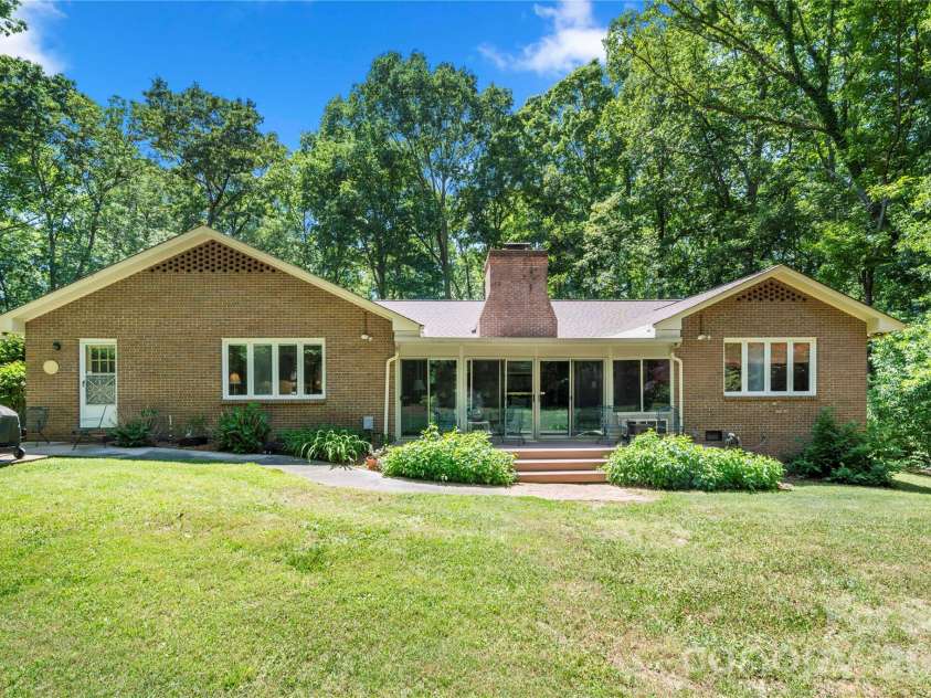 3426 Driftwood Drive, Gastonia, NC 28056.  MLS# CAR4378583, YatesRealty ID 36071. 