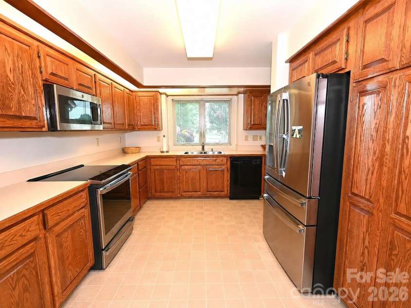 3675 Rock Bridge Drive, Conover, NC 28613.  MLS# CAR4392922, YatesRealty ID 36073. 