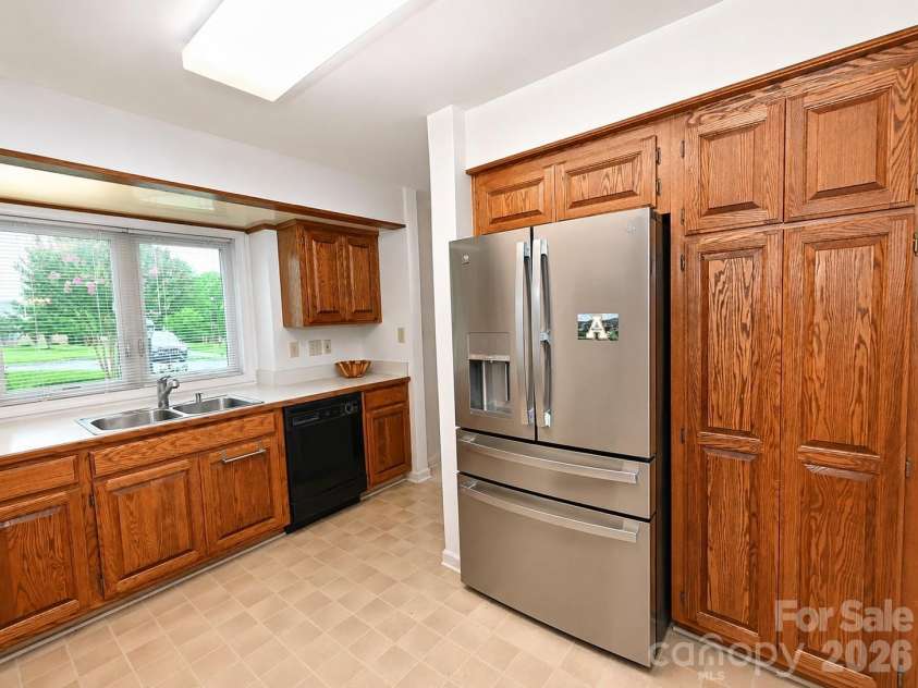3675 Rock Bridge Drive, Conover, NC 28613.  MLS# CAR4392922, YatesRealty ID 36073. 