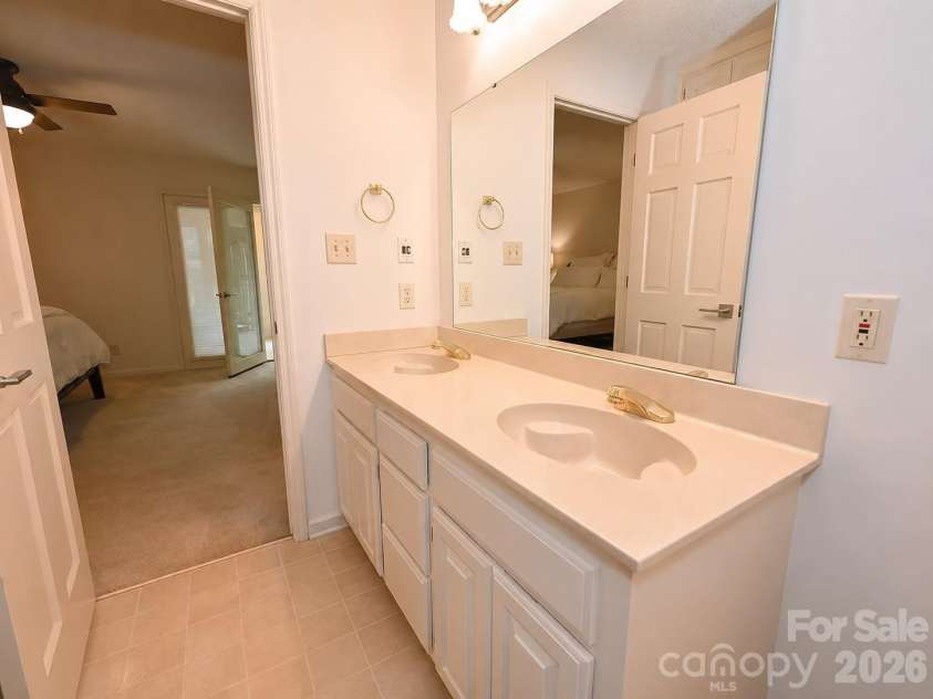 3675 Rock Bridge Drive, Conover, NC 28613.  MLS# CAR4392922, YatesRealty ID 36073. 