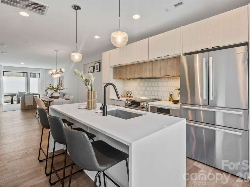 1218 Minter Place, Charlotte, NC 28203.  MLS# CAR4394962, YatesRealty ID 36074. 