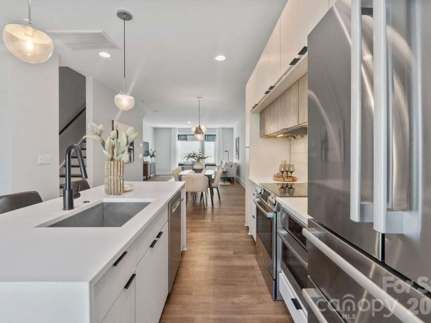 1218 Minter Place, Charlotte, NC 28203.  MLS# CAR4394962, YatesRealty ID 36074. 