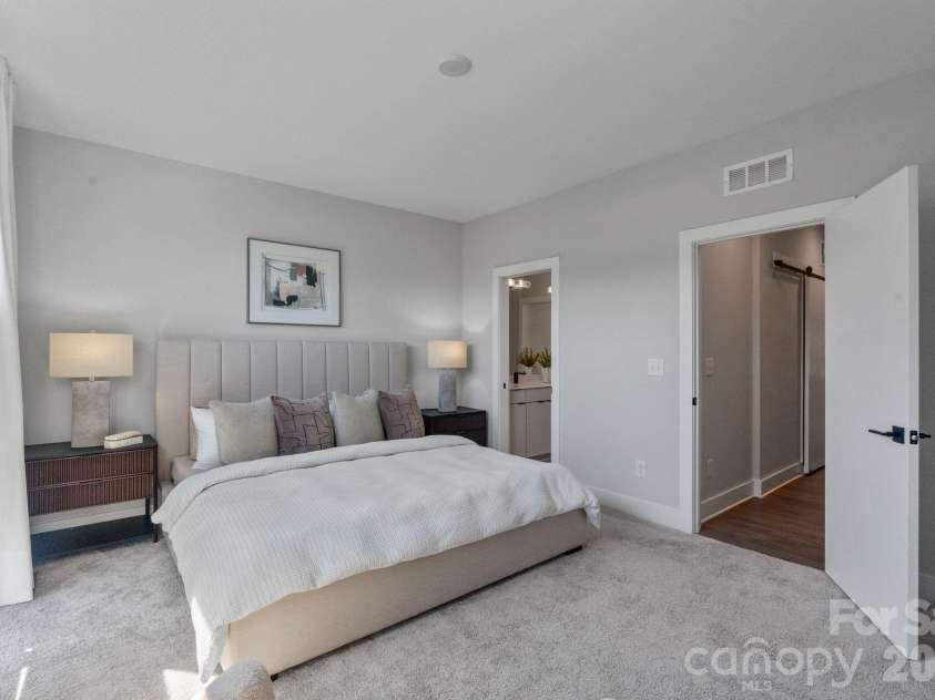 1218 Minter Place, Charlotte, NC 28203.  MLS# CAR4394962, YatesRealty ID 36074. 