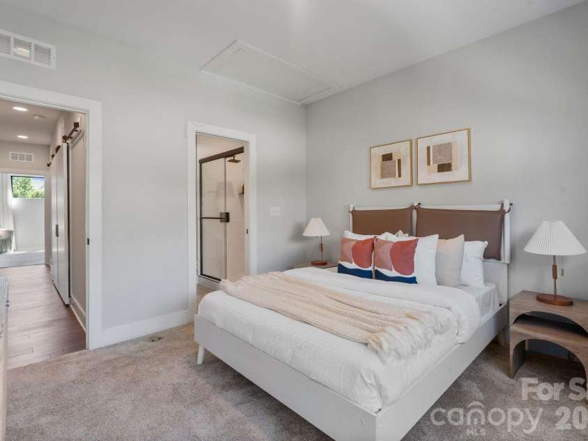 1218 Minter Place, Charlotte, NC 28203.  MLS# CAR4394962, YatesRealty ID 36074. 