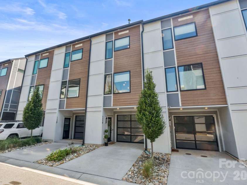 1218 Minter Place, Charlotte, NC 28203.  MLS# CAR4394962, YatesRealty ID 36074. 