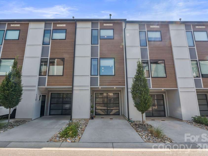 1218 Minter Place, Charlotte, NC 28203.  MLS# CAR4394962, YatesRealty ID 36074. 