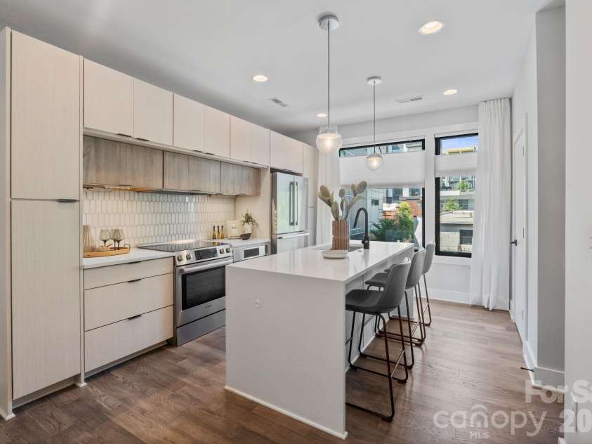 1218 Minter Place, Charlotte, NC 28203.  MLS# CAR4394962, YatesRealty ID 36074. Modern sleek kitchen