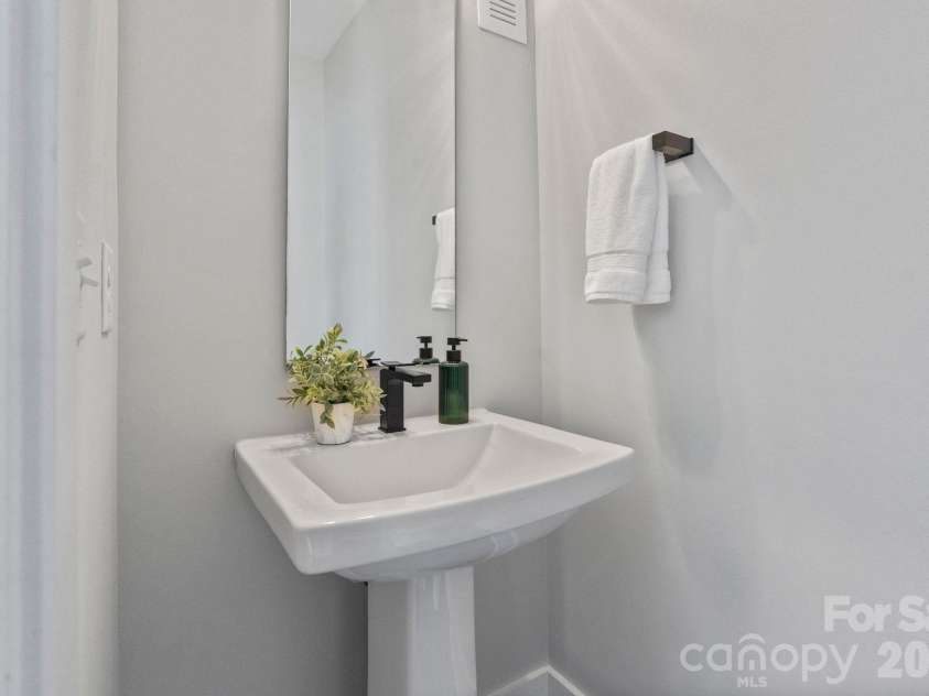 1218 Minter Place, Charlotte, NC 28203.  MLS# CAR4394962, YatesRealty ID 36074. Powder bath on main floor