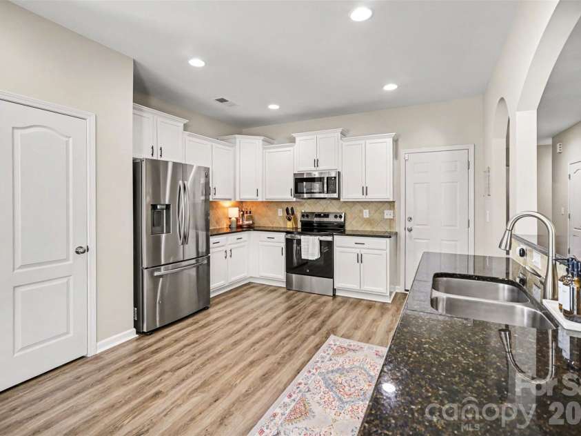 11319 Scottsman Trace Drive, Charlotte, NC 28273.  MLS# CAR4396344, YatesRealty ID 36075. 