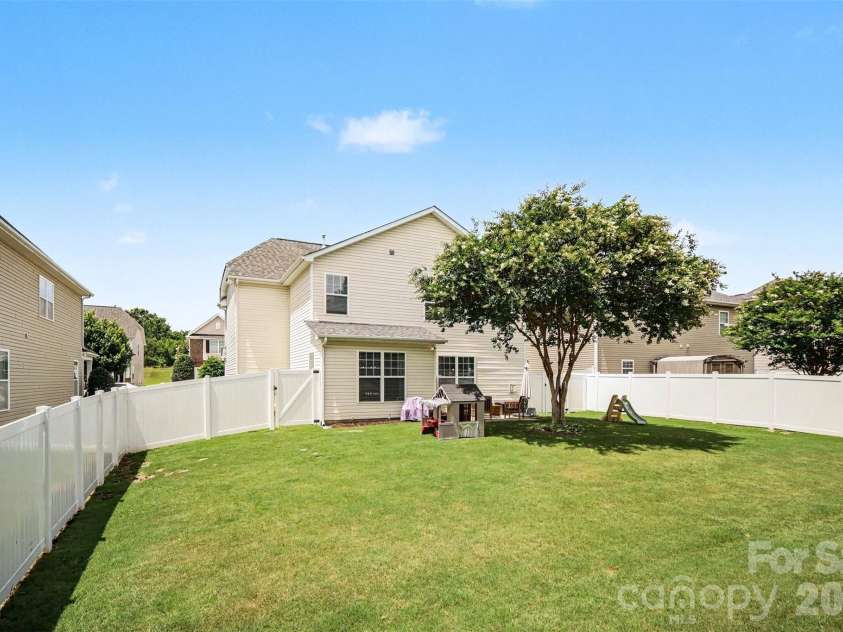 11319 Scottsman Trace Drive, Charlotte, NC 28273.  MLS# CAR4396344, YatesRealty ID 36075. 