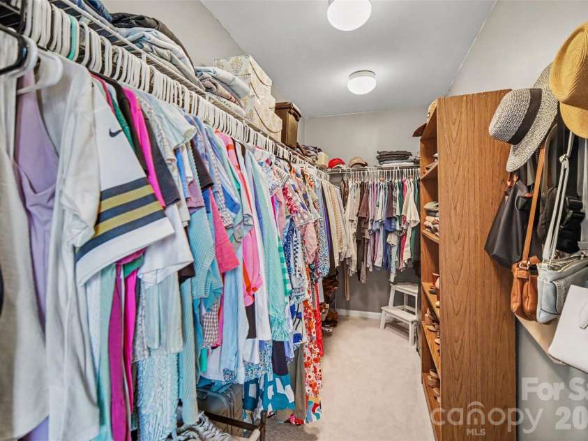 11319 Scottsman Trace Drive, Charlotte, NC 28273.  MLS# CAR4396344, YatesRealty ID 36075. Primary Walk In Closet