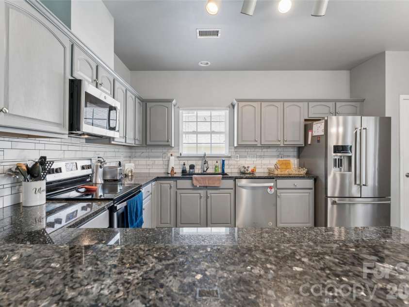 4831 Turnridge Court, Concord, NC 28027.  MLS# CAR4396977, YatesRealty ID 36078. Gorgeous Granite Countertops