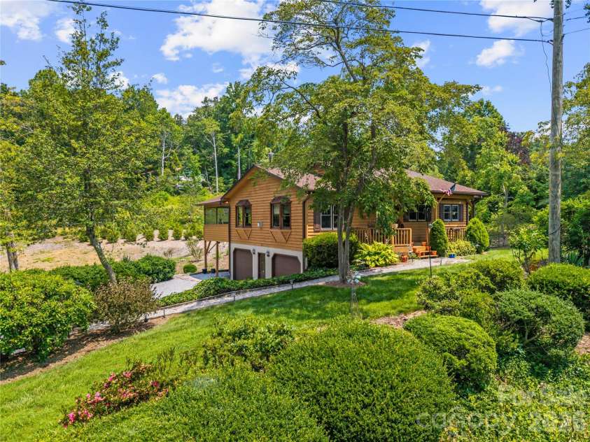 6 Kendra Road, Hendersonville, NC 28792.  MLS# CAR4397380, YatesRealty ID 36079. 