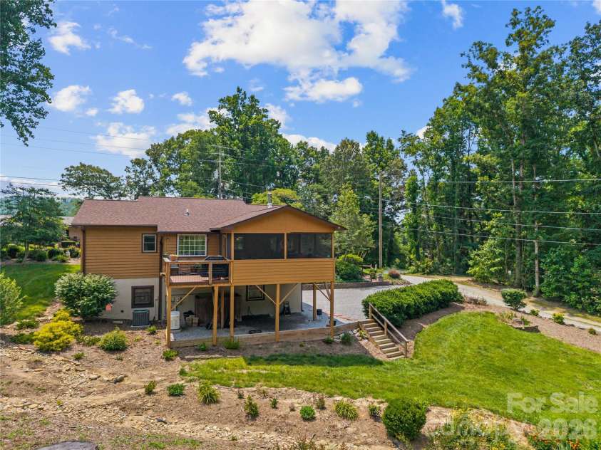 6 Kendra Road, Hendersonville, NC 28792.  MLS# CAR4397380, YatesRealty ID 36079. 