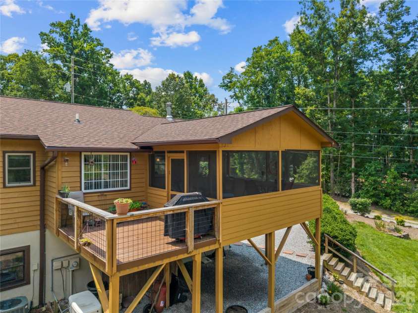 6 Kendra Road, Hendersonville, NC 28792.  MLS# CAR4397380, YatesRealty ID 36079. 