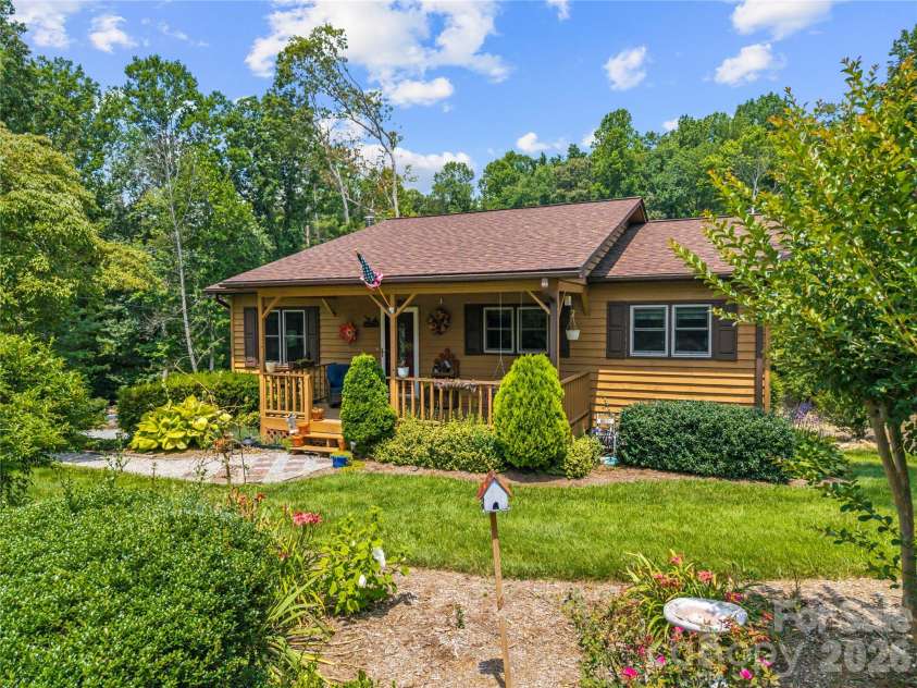 6 Kendra Road, Hendersonville, NC 28792.  MLS# CAR4397380, YatesRealty ID 36079. 
