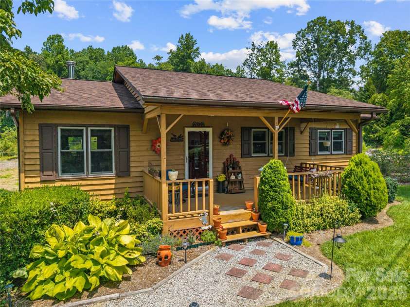 6 Kendra Road, Hendersonville, NC 28792.  MLS# CAR4397380, YatesRealty ID 36079. 