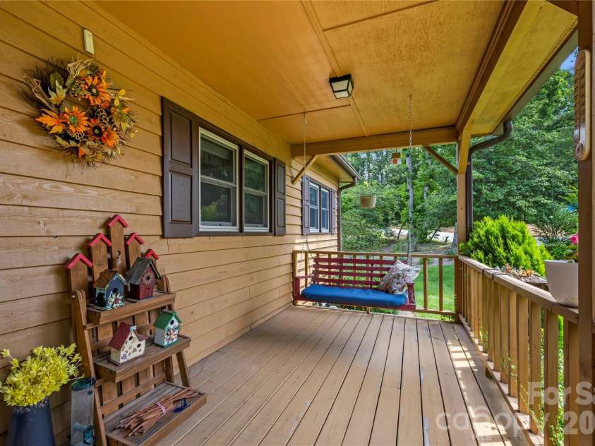 6 Kendra Road, Hendersonville, NC 28792.  MLS# CAR4397380, YatesRealty ID 36079. 