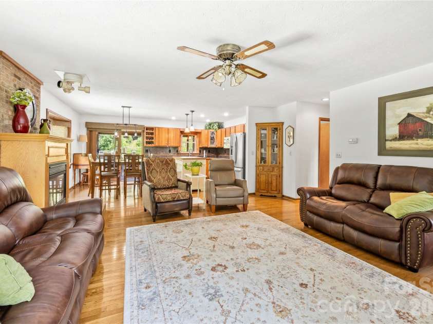 6 Kendra Road, Hendersonville, NC 28792.  MLS# CAR4397380, YatesRealty ID 36079. 