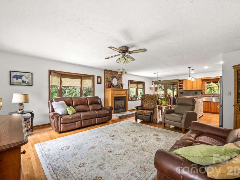 6 Kendra Road, Hendersonville, NC 28792.  MLS# CAR4397380, YatesRealty ID 36079. 
