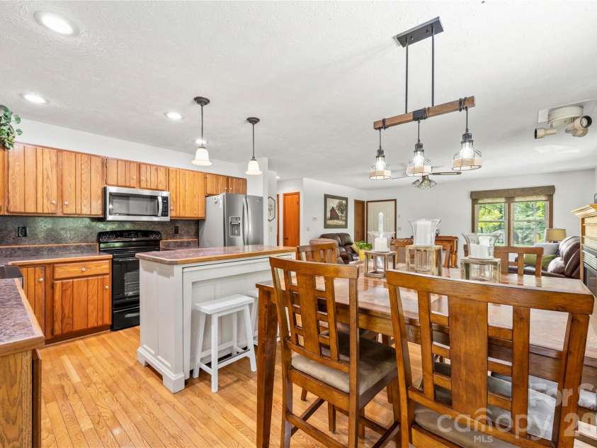 6 Kendra Road, Hendersonville, NC 28792.  MLS# CAR4397380, YatesRealty ID 36079. 