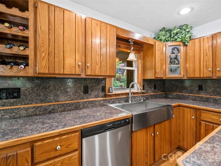 6 Kendra Road, Hendersonville, NC 28792.  MLS# CAR4397380, YatesRealty ID 36079. 