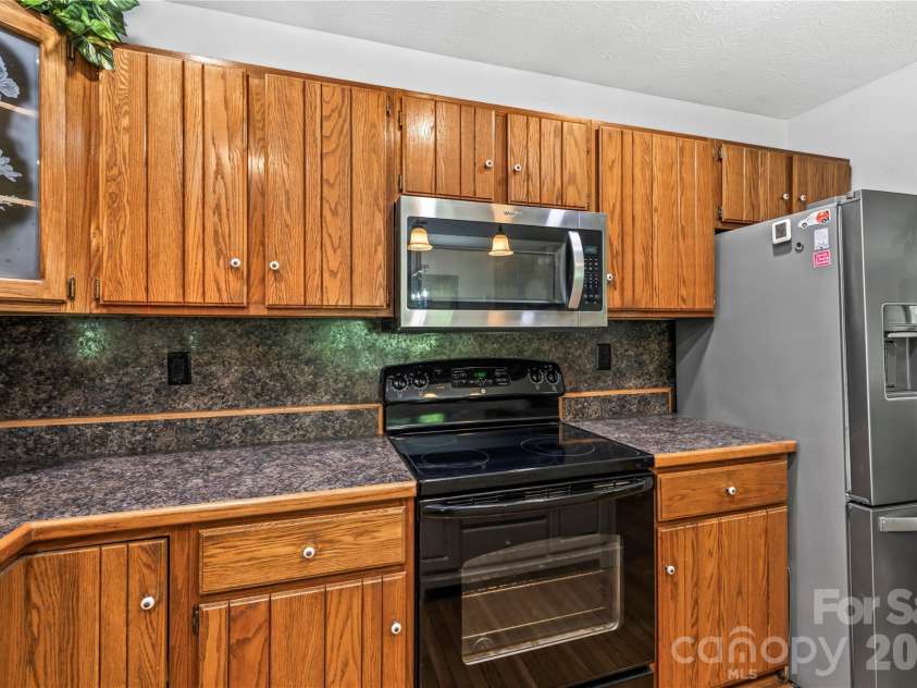 6 Kendra Road, Hendersonville, NC 28792.  MLS# CAR4397380, YatesRealty ID 36079. 