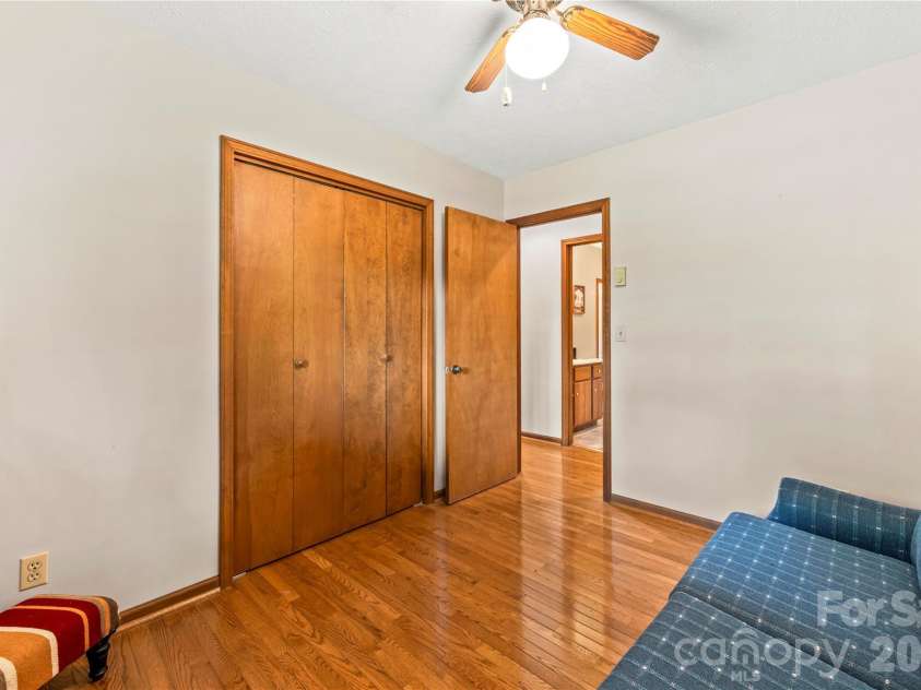 6 Kendra Road, Hendersonville, NC 28792.  MLS# CAR4397380, YatesRealty ID 36079. 
