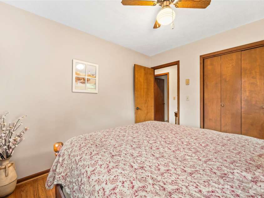 6 Kendra Road, Hendersonville, NC 28792.  MLS# CAR4397380, YatesRealty ID 36079. 