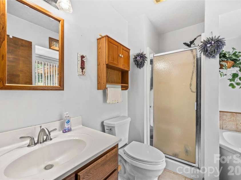6 Kendra Road, Hendersonville, NC 28792.  MLS# CAR4397380, YatesRealty ID 36079. 