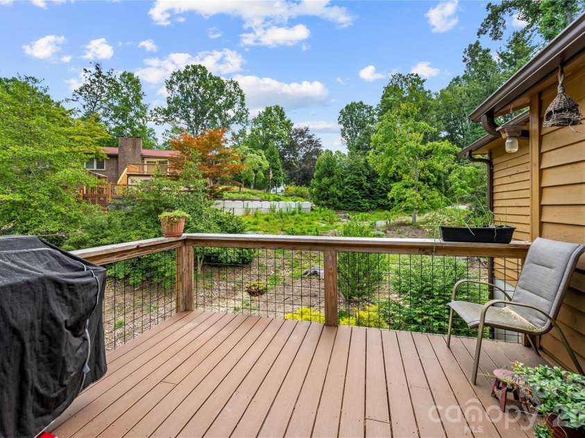 6 Kendra Road, Hendersonville, NC 28792.  MLS# CAR4397380, YatesRealty ID 36079. 