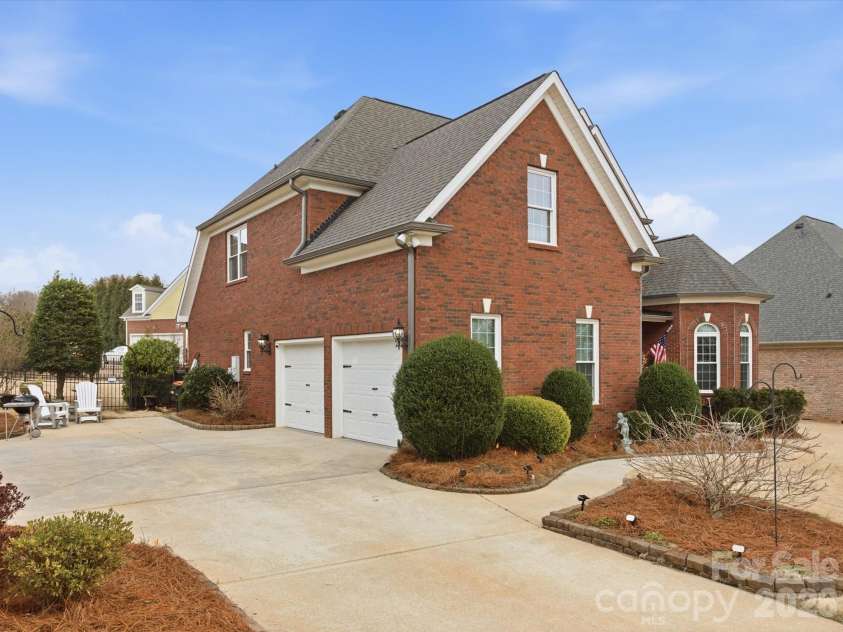 2289 Woodridge Drive, Fort Mill, SC 29715.  MLS# CAR4353971, YatesRealty ID 3608. 