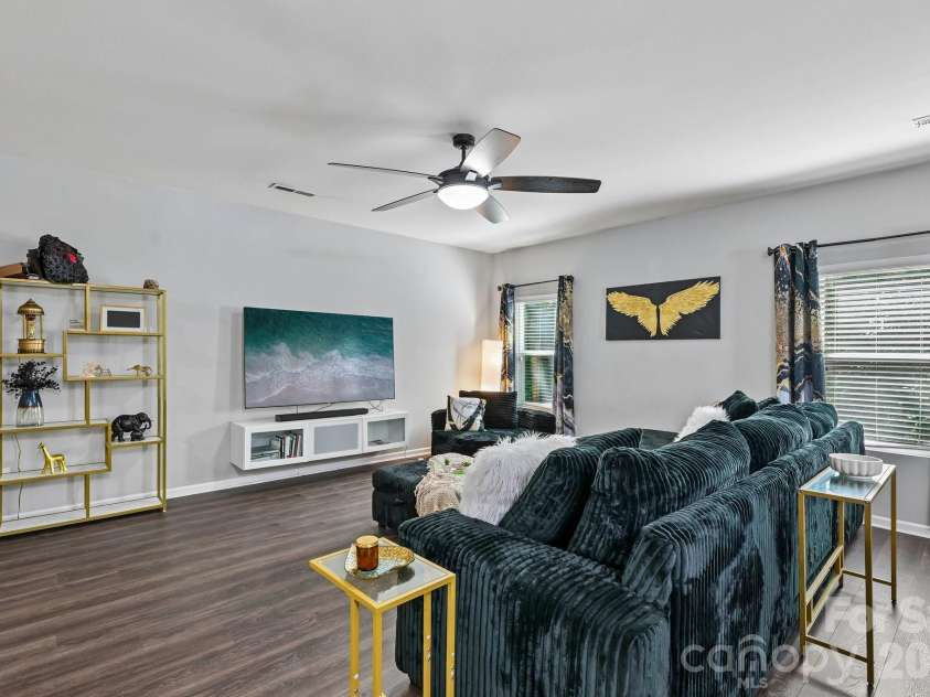 2206 Turtle Point Road, Charlotte, NC 28262.  MLS# CAR4393801, YatesRealty ID 36081. 