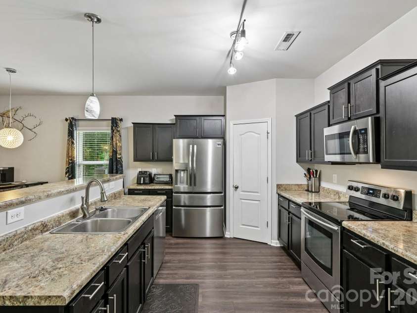 2206 Turtle Point Road, Charlotte, NC 28262.  MLS# CAR4393801, YatesRealty ID 36081. 