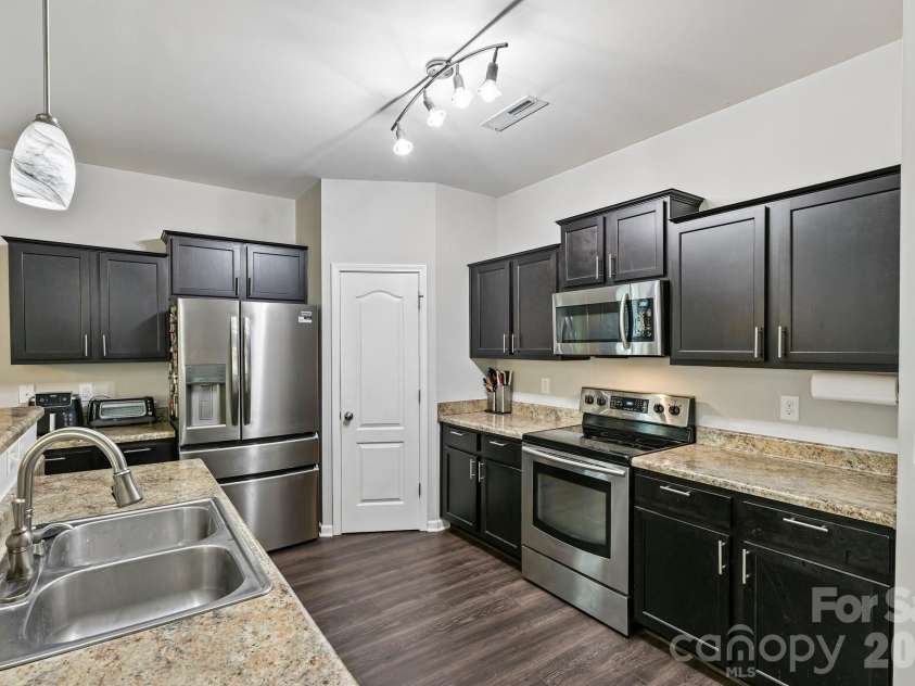 2206 Turtle Point Road, Charlotte, NC 28262.  MLS# CAR4393801, YatesRealty ID 36081. 