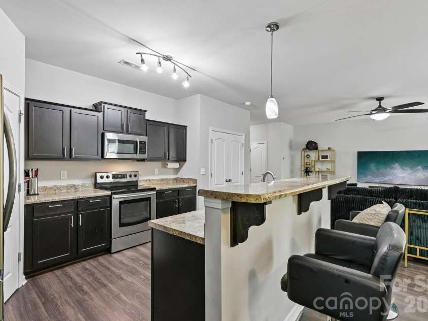 2206 Turtle Point Road, Charlotte, NC 28262.  MLS# CAR4393801, YatesRealty ID 36081. 