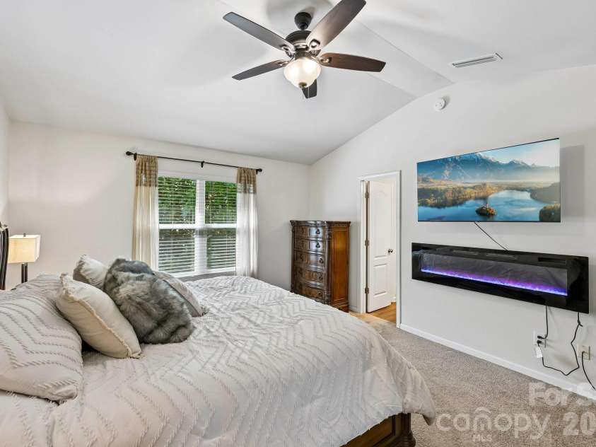 2206 Turtle Point Road, Charlotte, NC 28262.  MLS# CAR4393801, YatesRealty ID 36081. 