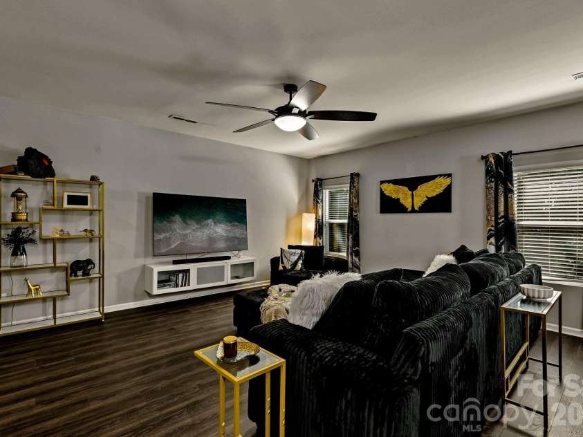 2206 Turtle Point Road, Charlotte, NC 28262.  MLS# CAR4393801, YatesRealty ID 36081. 