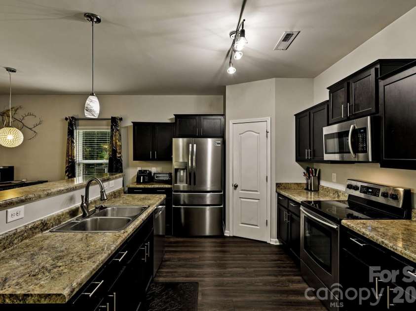 2206 Turtle Point Road, Charlotte, NC 28262.  MLS# CAR4393801, YatesRealty ID 36081. 