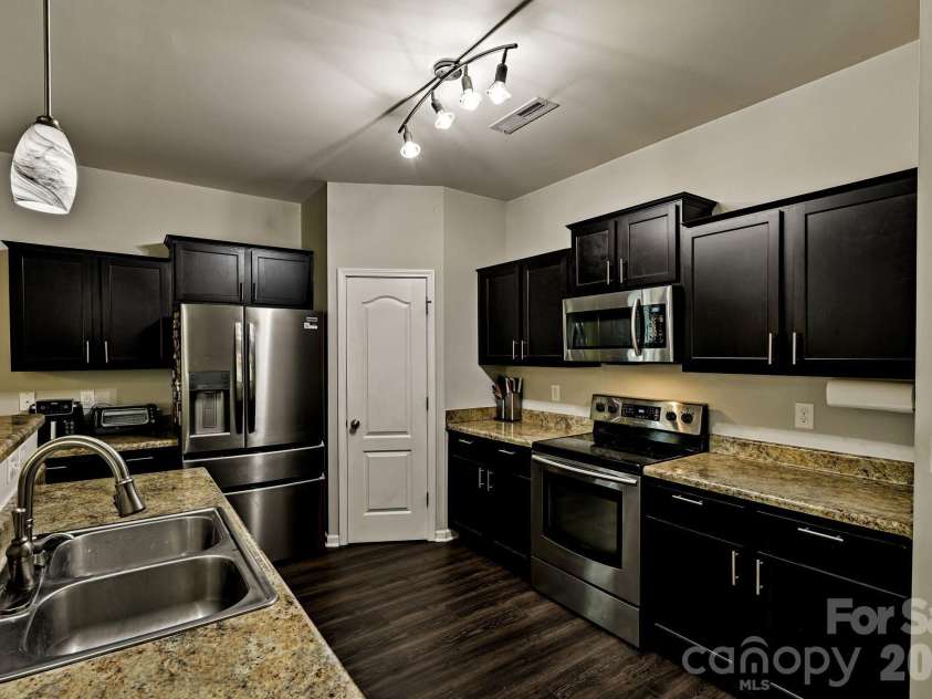 2206 Turtle Point Road, Charlotte, NC 28262.  MLS# CAR4393801, YatesRealty ID 36081. 