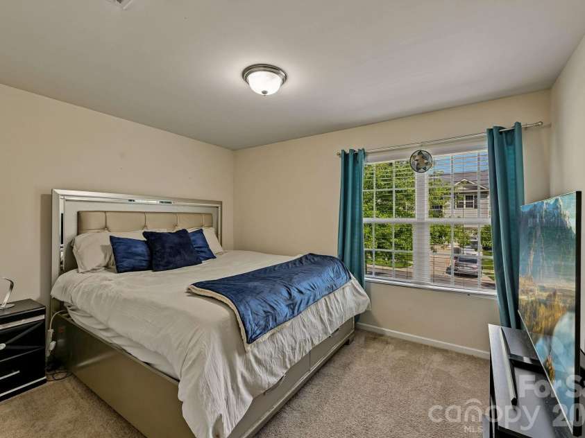 2206 Turtle Point Road, Charlotte, NC 28262.  MLS# CAR4393801, YatesRealty ID 36081. 
