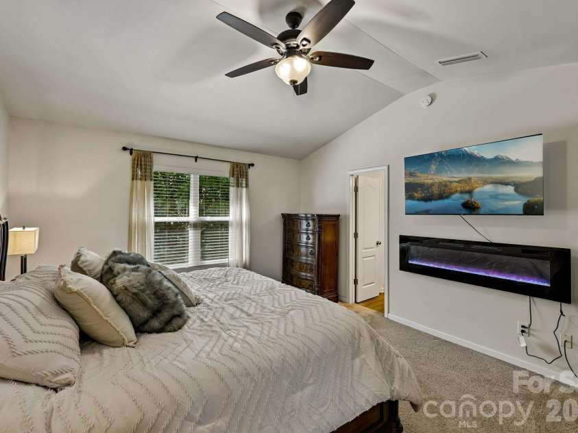 2206 Turtle Point Road, Charlotte, NC 28262.  MLS# CAR4393801, YatesRealty ID 36081. 