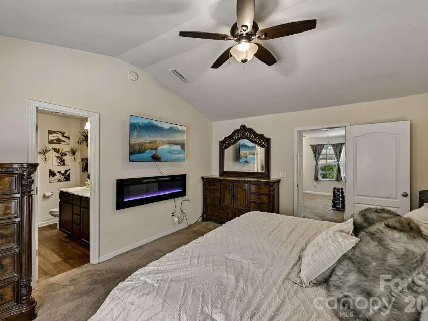 2206 Turtle Point Road, Charlotte, NC 28262.  MLS# CAR4393801, YatesRealty ID 36081. 