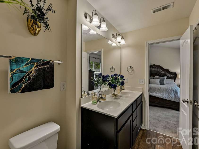 2206 Turtle Point Road, Charlotte, NC 28262.  MLS# CAR4393801, YatesRealty ID 36081. 